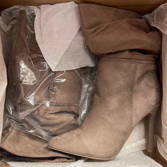 ZigiSoho Booties - Picture 1 of 3